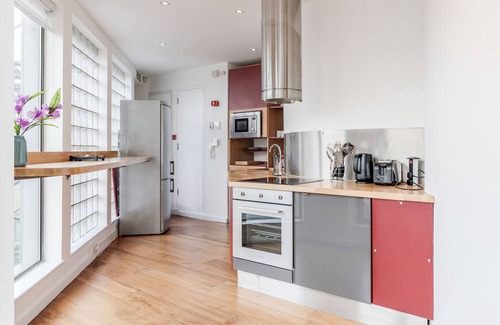 Soho Apartment | ✪King Bed 1BR Flat with A/C ✪: A Perfect 5-Star Stay in Soho