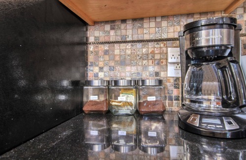 Central Southwest House | King Bed 2 BR Big Home & Garage - Green & Black