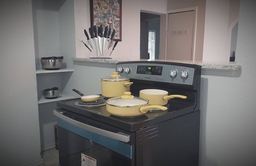 Fort Worth House | KING BED, 2 HOMES , 2 KITCHENS, SLEEPS UP TOO 13, 3 MINS FROM STOCKYARDS FORTWORTH!