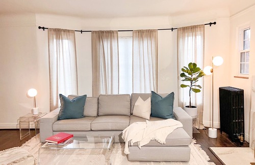 Detroit House | King Bed - 3 Bedroom Modern Colonial Detroit Home