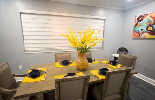 Miami Gardens House | King Bed, 3 miles to Stadium