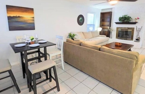 Franklin Park House | KING BED-4 BR-Close to everything-A Lot of Space!