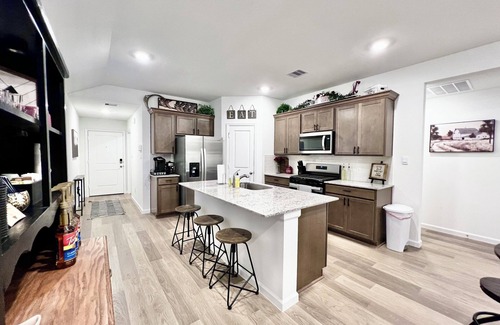 Wellborn House | King Bed - 75" Smart TV - Coffee Bar - Near TAMU/Hospital/Shopping/Dining