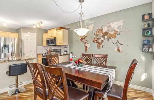 Citadel House | King Bed | AC | Pool Table | 70min to Banff |