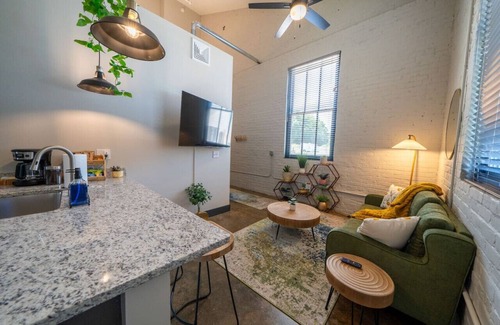Buchanan Apartment | King Bed Apartment: Brewery| River| Downtown