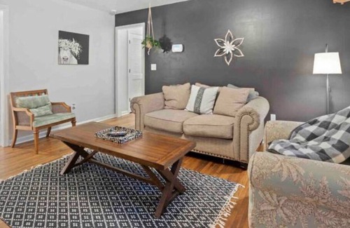 Newnan House | King Bed, BBQ Grill
