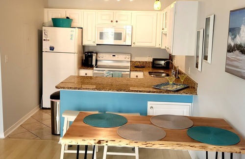 Ono Island Condo | King bed beach condo -pools, hot tub, big balcony w/Gulf views! Owner managed!
