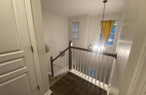 Hampton House | King Bed Beach house 5 mins to beach! Wifi-2TVs-Free Parking