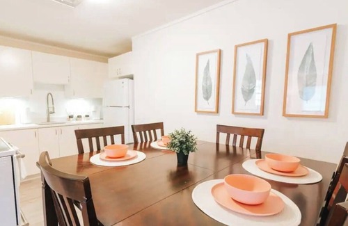 Poiciana Park II House | King Bed - Boho 2 bedroom 1 bath minutes from the Beach, Golf, Shopping & Zoo