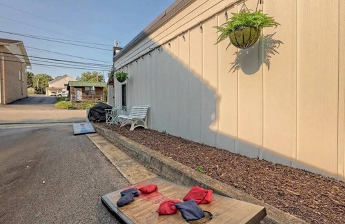 Blue Ridge Apartment | King Bed Bungalow Just Feet from Historic Main Street