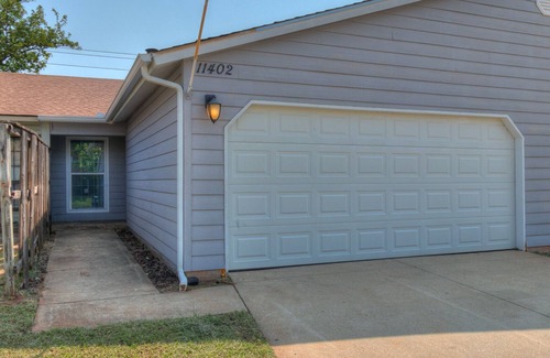 Oklahoma City House | King Bed by Top Golf with 2 Bedrooms
