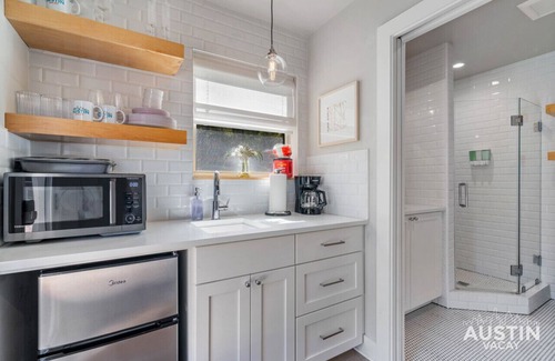 Bee Cave Woods House | King Bed Casita w/Pool Access - Pet-Friendly!