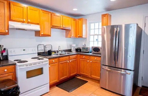 Milneburg House | King Bed Close to FQ W Cornhole & Grill