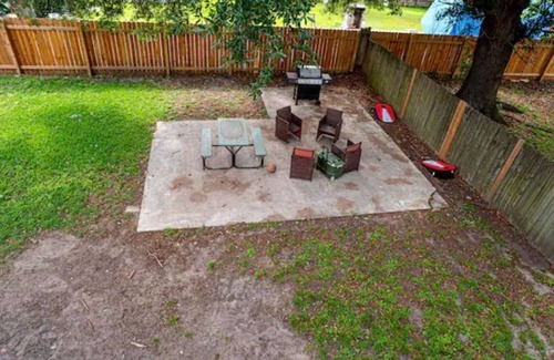 Milneburg House | King Bed Close to FQ W Cornhole & Grill