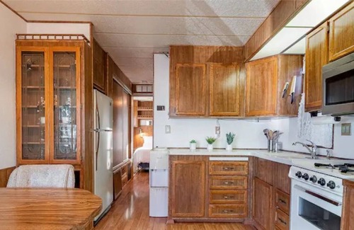 Yuma House | King Bed Comfortable Park Model - pools & hot tubs
