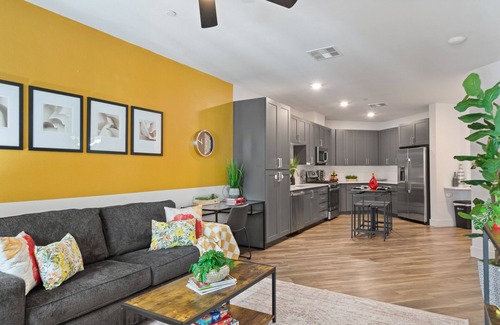 North Scottsdale Condo | King Bed※Courtyard View※Pool+Games※Instant Booking