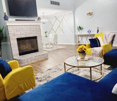 Berclair House | King Bed Cozy Urban Retreat-Central Memphis