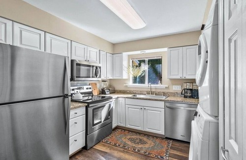 Fernandina Beach Condo | King Bed! Cozy Amelia Island Gem just steps to the beach.