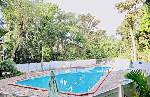 Fernandina Beach Condo | King Bed! Cozy Amelia Island Gem just steps to the beach.