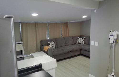 Fairfax House | King Bed Creekfront Retreat in Jacksonville