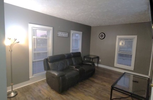 Lansing Apartment | King Bed Downtown Sparrow Hospital