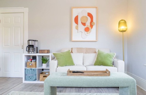 Portsmouth Apartment | King Bed | Downtown Suite | Port City Stays