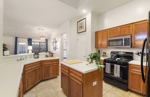 Harris Ridge House | King Bed, EV Charger, Fire pit, Hammock, Game Room
