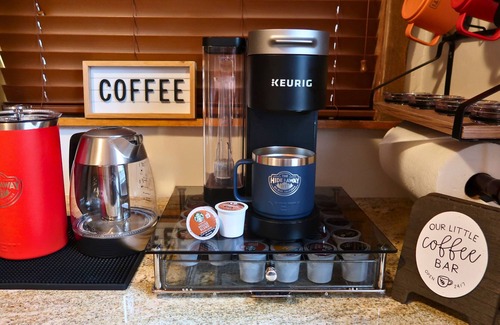 Big Bear Cabin | KING Bed + Fire Pit + Spa+ Coffee Bar + Private driveway + Centrally located