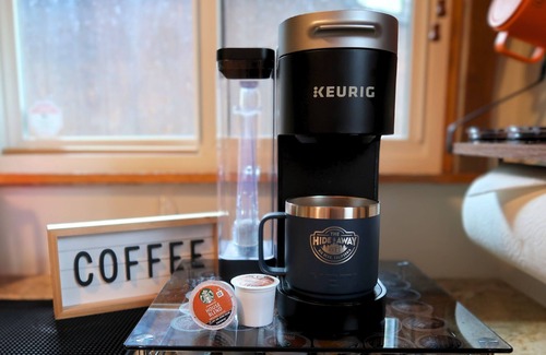 Big Bear Cabin | KING Bed + Fire Pit + Spa+ Coffee Bar + Private driveway + Centrally located