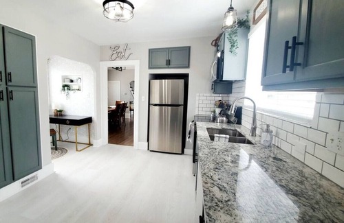 Alpena House | King Bed|Firepit|Central AC