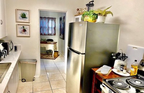 San Carlos House | King bed,Free Coffee & Hi-speed wifi Secure Off Street Parking