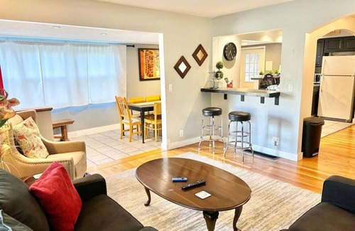 Warfleigh Apartment | King Bed+Game Room+Parking+Broadripple+Restaurants