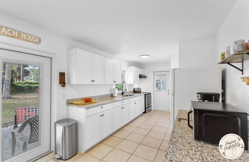 Brentwood Park House | KING BED! Games! Central Location. Big Weekly/Monthly Discount!
