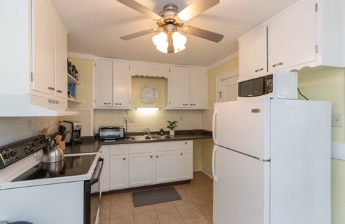 Indianapolis House | King Bed, Garfield Park , Red Line, Downtown Indy!