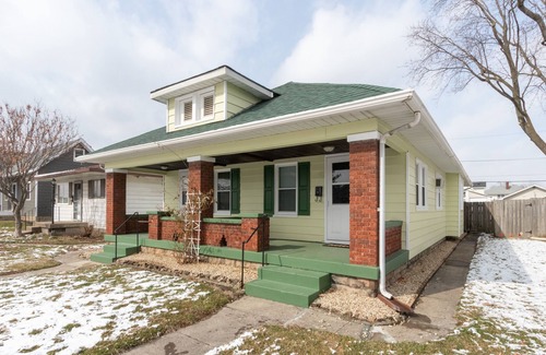 Indianapolis House | King Bed, Garfield Park , Red Line, Downtown Indy!