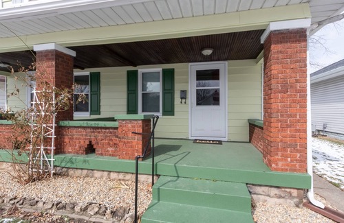 Indianapolis House | King Bed, Garfield Park , Red Line, Downtown Indy!
