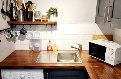 Dublin House | King Bed, Great Location, Close to City Centre/3Arena With Free Private Parking!