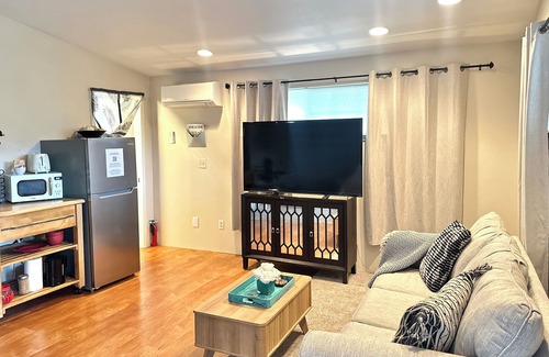 Medford Apartment | King Bed Guest Studio w/covered parking, private patio, Kitchenette,