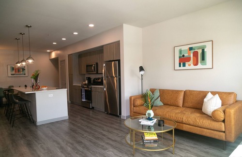 Camarillo Condo | King Bed/Gym/Hot Tub/850/Parking/Wifi