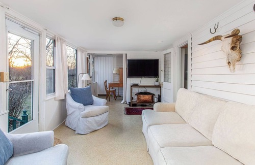 Brentwood Other | King Bed, Historic Franklin Farmhouse, Horses in your back yard & a pool.