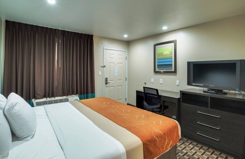 Fort Worth Hotel | King Bed Hot Tub Non Smoking - Scottish Inns, In-Room Hot Tub, Near Highway