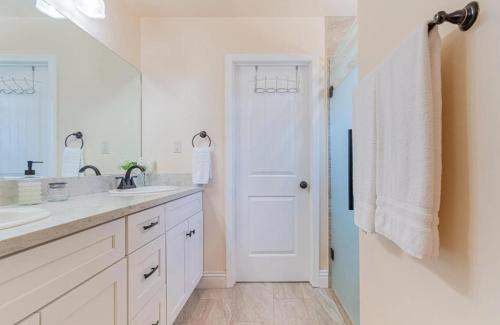 Fortuna Foothills House | King Bed - Hot Tub, 3 Queens, Home away from home