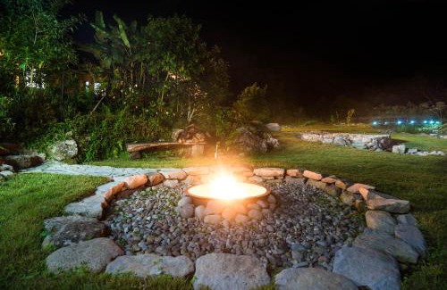 Nueva California House | KING BED & HOT TUB in Cloud Forest Mountains with WIFI, Volcán, Panama