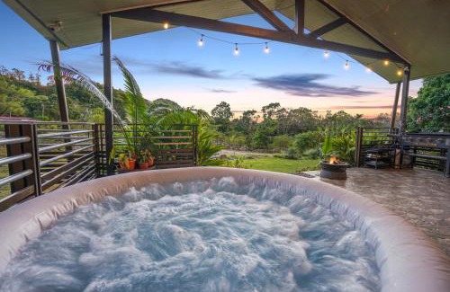 Nueva California House | KING BED & HOT TUB in Cloud Forest Mountains with WIFI, Volcán, Panama