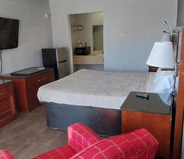 Jackson Apartment | King Bed Hotel Room 215