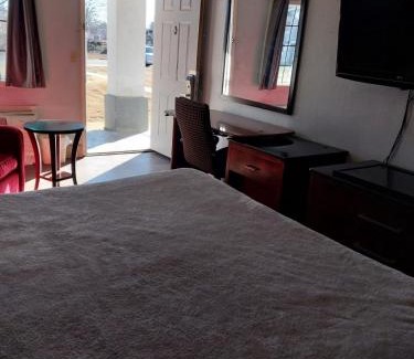 Jackson Apartment | King Bed Hotel Room 215