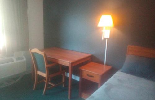 Livingston Apartment | King Bed Hotel Studio 231