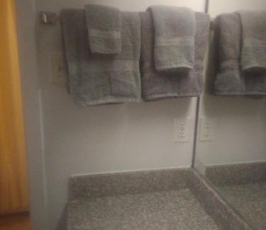 Livingston Apartment | King Bed Hotel Studio 238