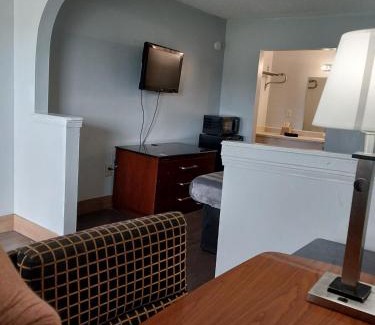 Jackson Apartment | King Bed Hotel Suite 202
