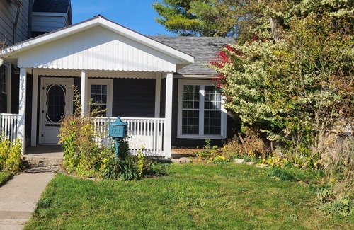 Port Dover Cottage | KING Bed in a Beautiful Cottage Oasis